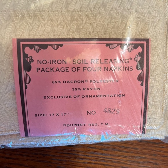 NWT Cream Colored Cloth Napkins set of 8 - Picture 6 of 10
